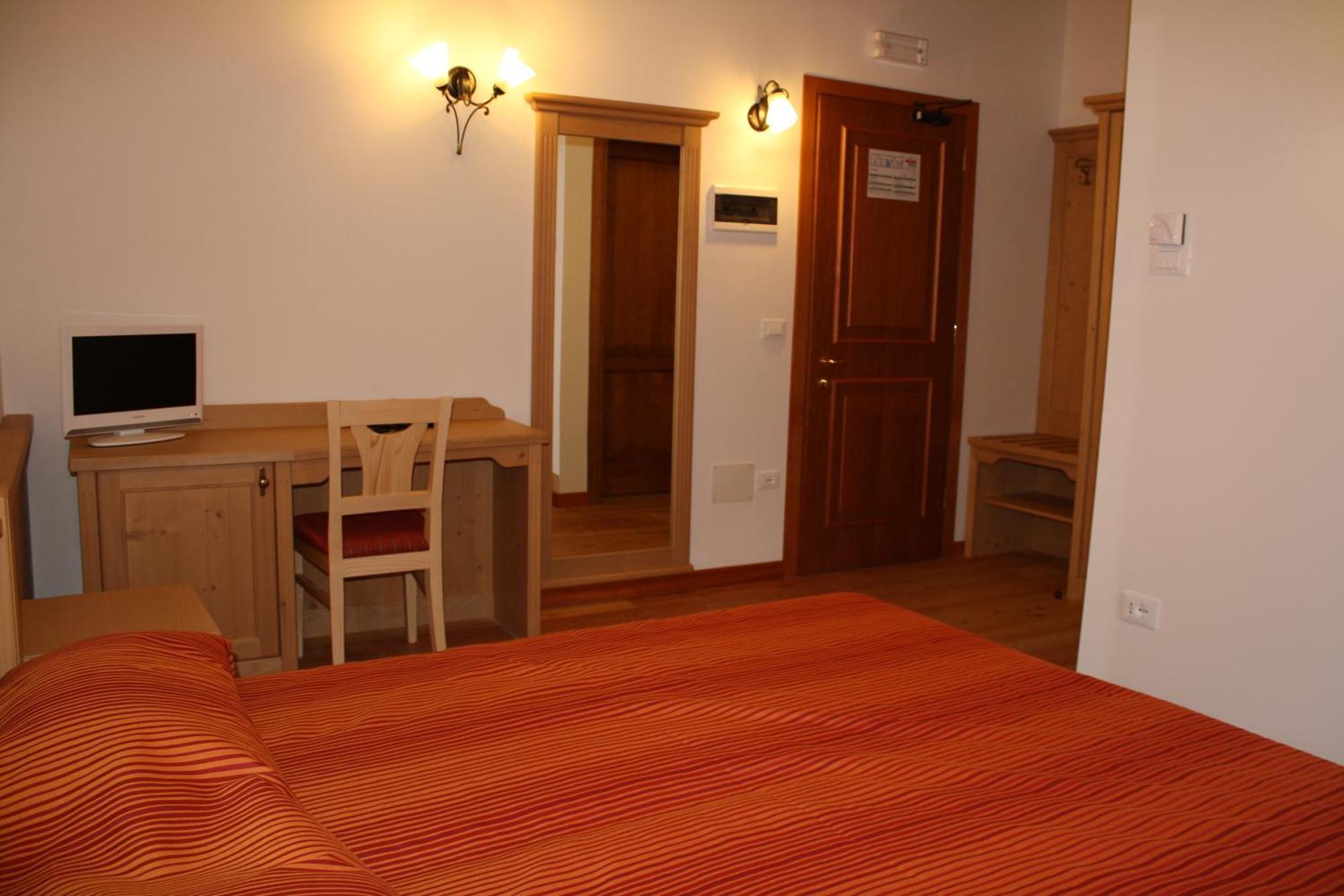 Hotel Aplis Ovaro Quarto foto